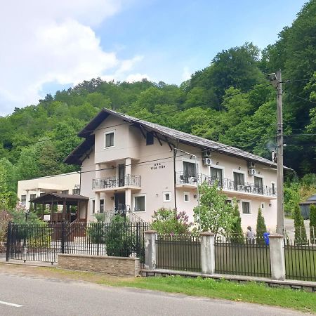 Vila Tisa Tismana Zewnętrze zdjęcie